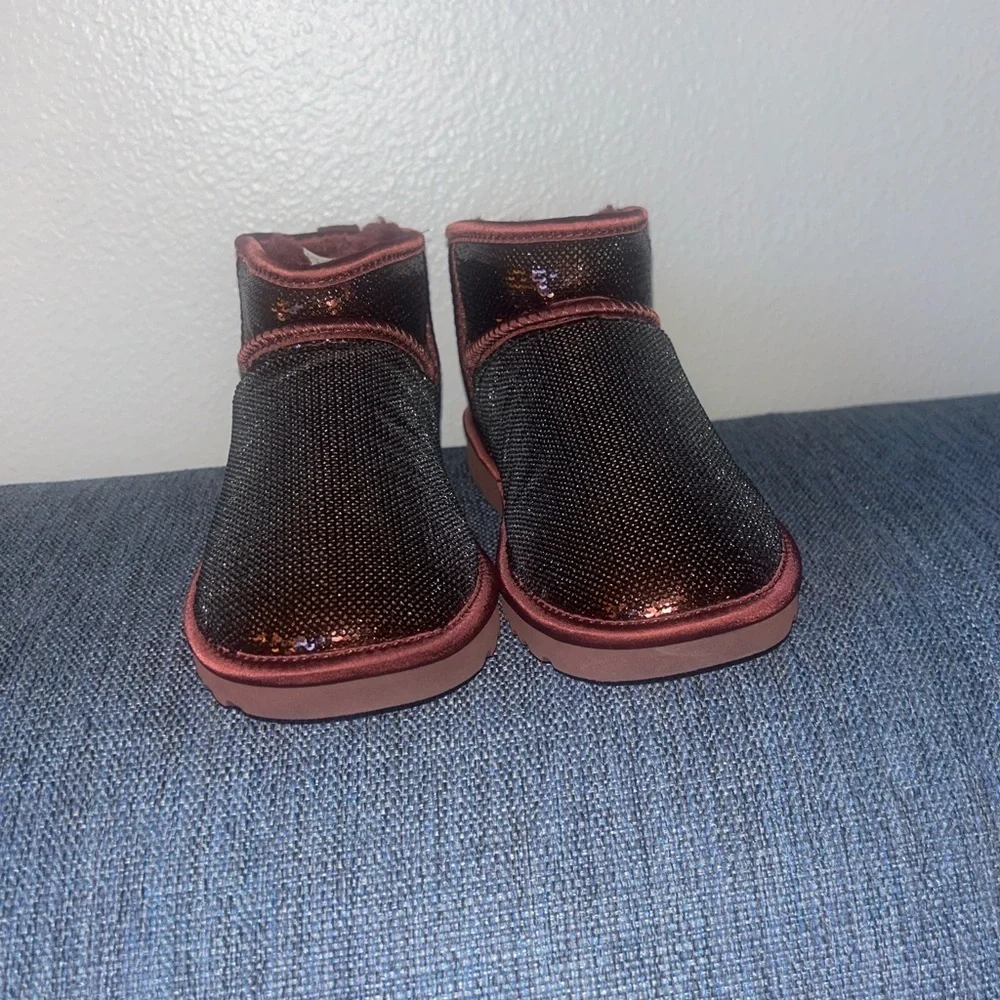 UGG uggplush midsole forward